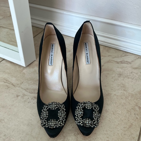 Manolo Blahnik Black Satin Heels with Embellished Toe Shoes - Picture 4 of 7